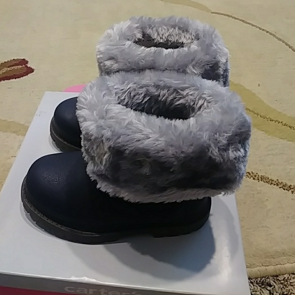 #538NWT Carters boys winter boots. Size:8 - Picture 3 of 6